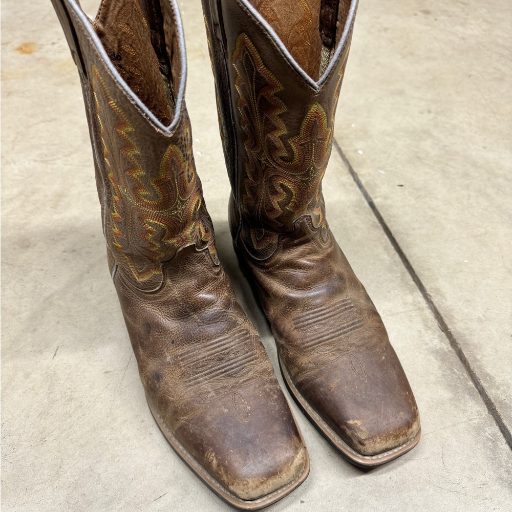 Men’s Laredo Leather Square Toe Cowboy Boots. Size 12. Midcalf
